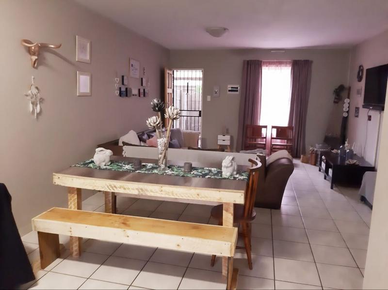 To Let 2 Bedroom Property for Rent in Strubenvale Gauteng