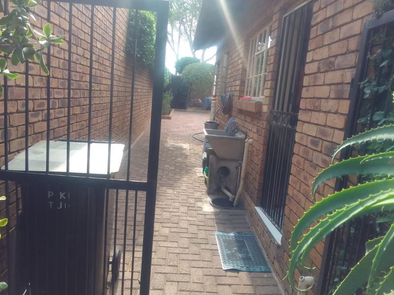 2 Bedroom Property for Sale in Noordwyk Gauteng