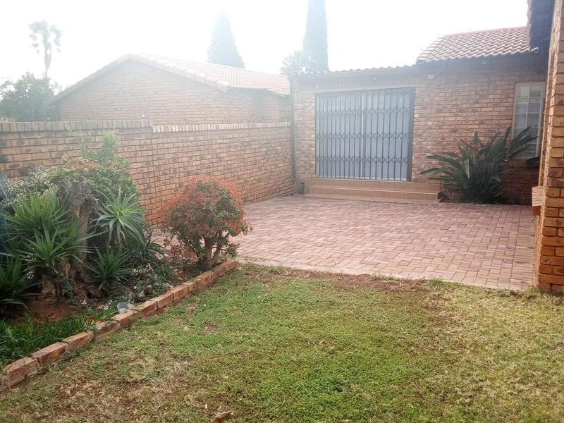 2 Bedroom Property for Sale in Noordwyk Gauteng