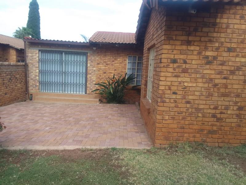 2 Bedroom Property for Sale in Noordwyk Gauteng