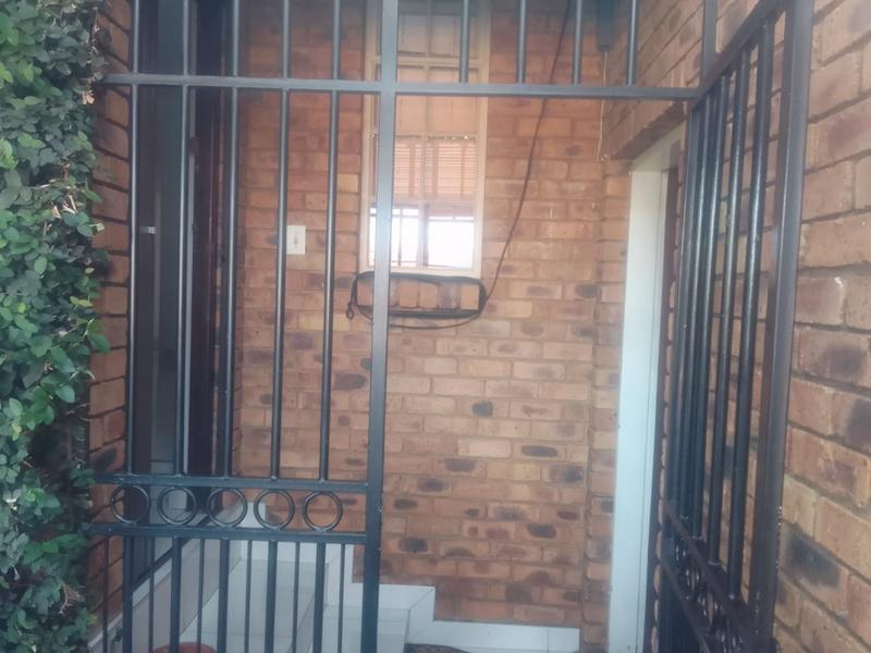 2 Bedroom Property for Sale in Noordwyk Gauteng