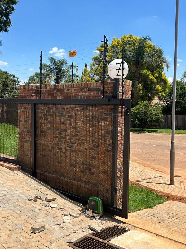 2 Bedroom Property for Sale in Faerie Glen Gauteng