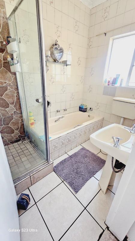 4 Bedroom Property for Sale in Verwoerdpark Gauteng