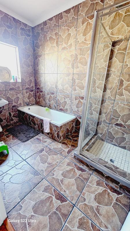 4 Bedroom Property for Sale in Verwoerdpark Gauteng