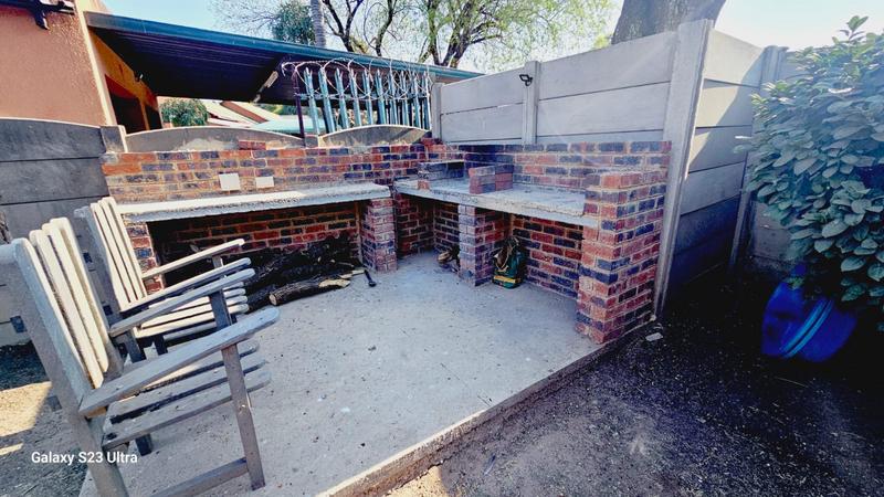 4 Bedroom Property for Sale in Verwoerdpark Gauteng