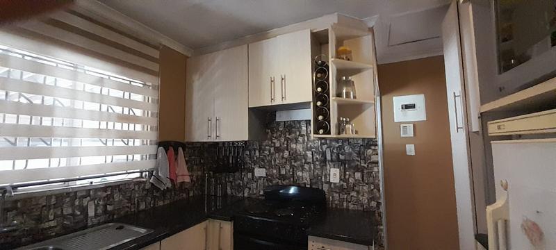 3 Bedroom Property for Sale in Roodekop Gauteng