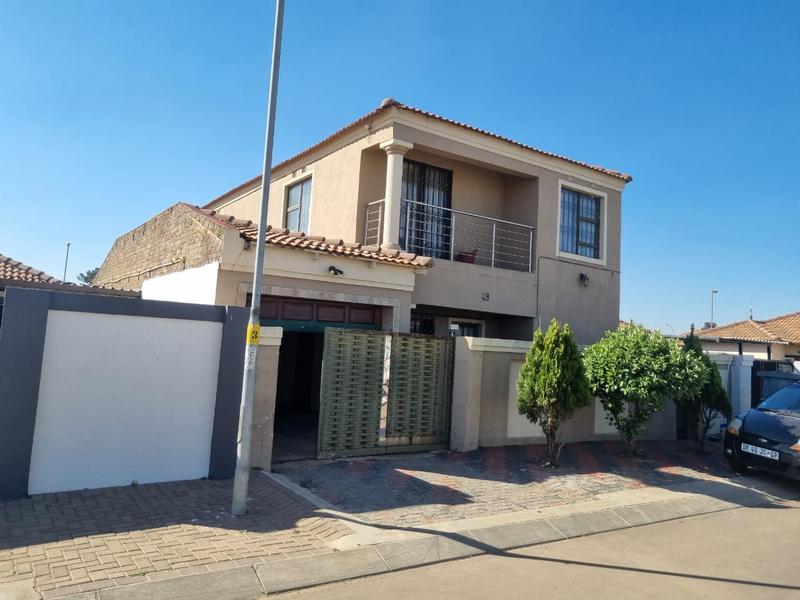 3 Bedroom Property for Sale in Roodekop Gauteng