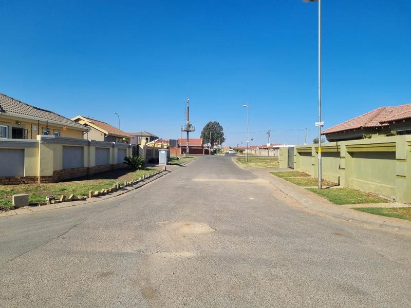 3 Bedroom Property for Sale in Roodekop Gauteng
