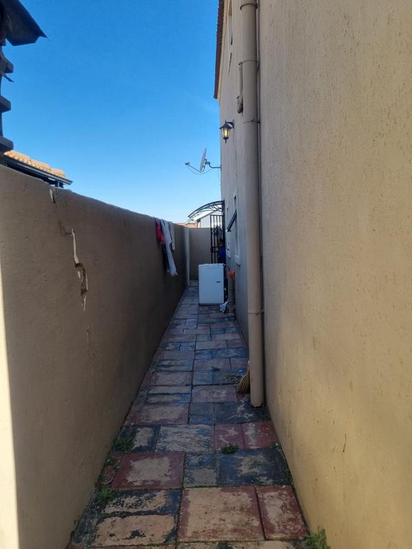 3 Bedroom Property for Sale in Roodekop Gauteng