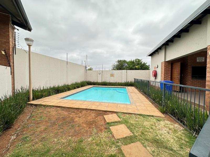 To Let 2 Bedroom Property for Rent in Ravenswood Gauteng