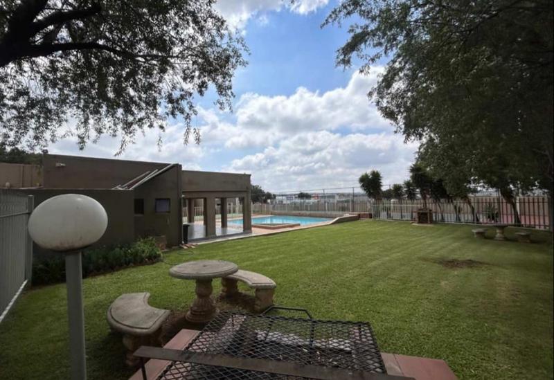 1 Bedroom Property for Sale in New Market Gauteng