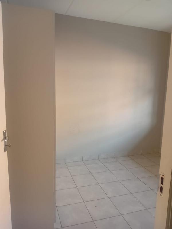 To Let 2 Bedroom Property for Rent in Groblerpark Gauteng