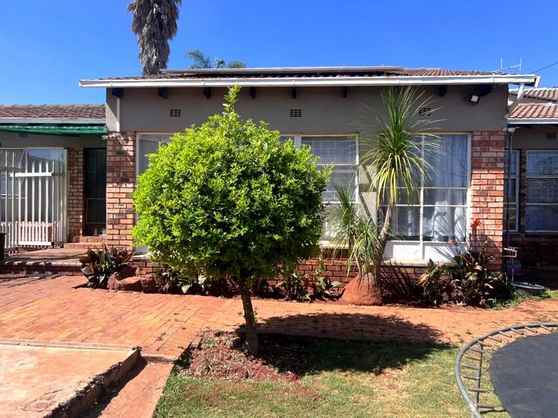 3 Bedroom Property for Sale in Roodekrans Gauteng