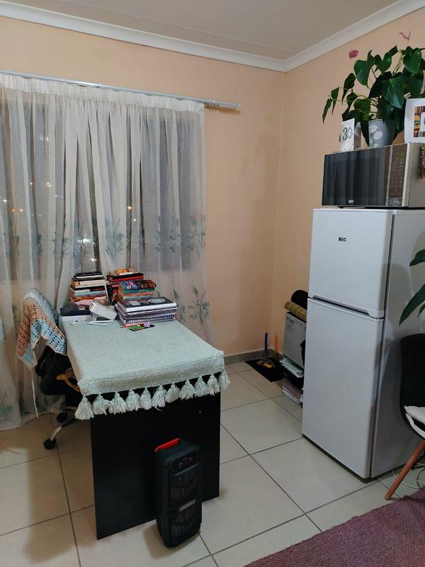 To Let 1 Bedroom Property for Rent in Orlando Gauteng