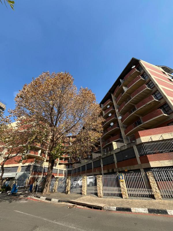 1 Bedroom Property for Sale in Milpark Gauteng