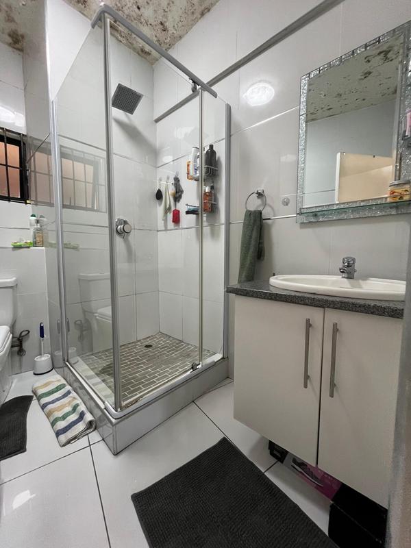 1 Bedroom Property for Sale in Milpark Gauteng
