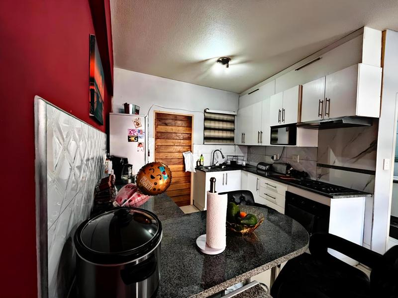 1 Bedroom Property for Sale in Milpark Gauteng
