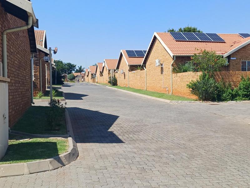 To Let 2 Bedroom Property for Rent in Eldoraigne Gauteng