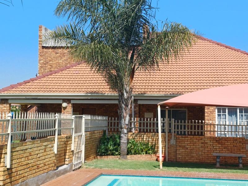 To Let 2 Bedroom Property for Rent in Eldoraigne Gauteng