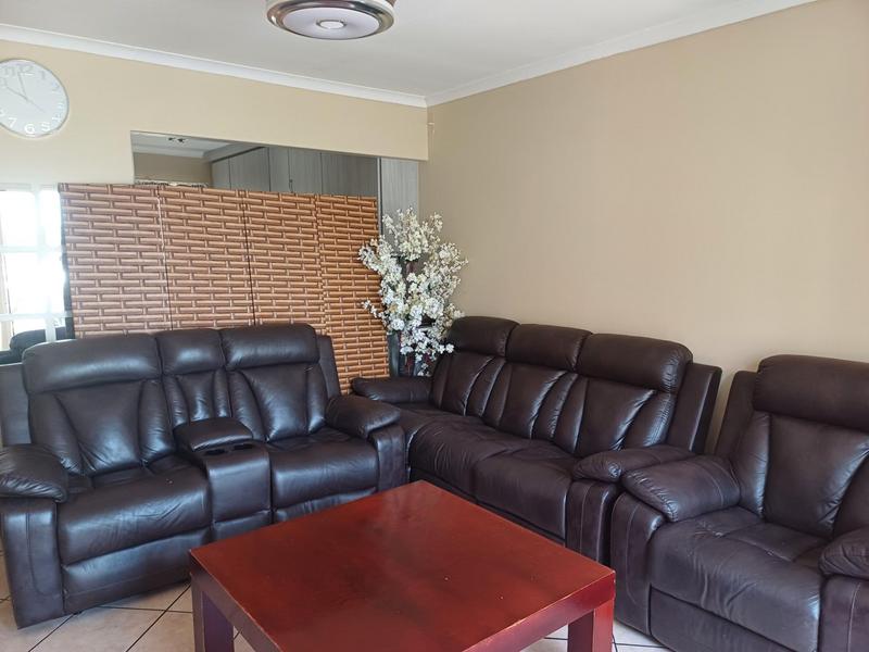 To Let 2 Bedroom Property for Rent in Eldoraigne Gauteng