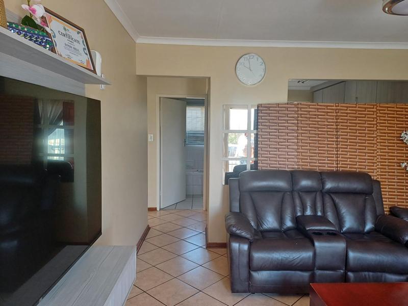 To Let 2 Bedroom Property for Rent in Eldoraigne Gauteng
