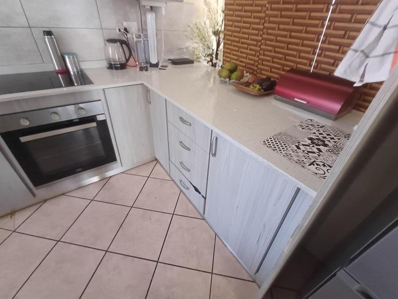 To Let 2 Bedroom Property for Rent in Eldoraigne Gauteng