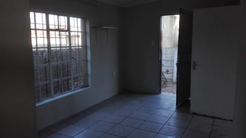 To Let 1 Bedroom Property for Rent in Selection Park Gauteng