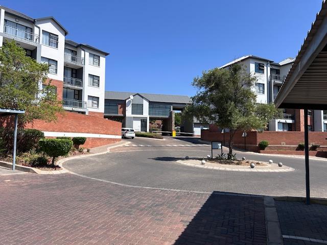 To Let 3 Bedroom Property for Rent in Lombardy Estate Gauteng