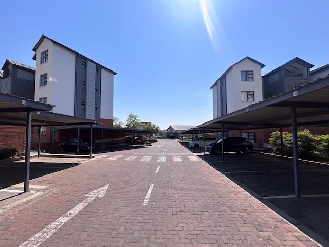To Let 3 Bedroom Property for Rent in Lombardy Estate Gauteng