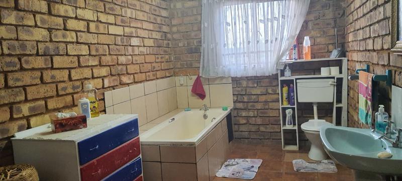 3 Bedroom Property for Sale in Haakdoornboom Gauteng