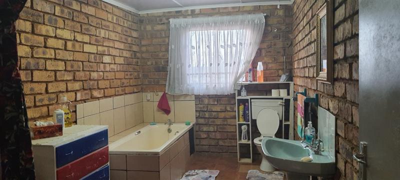 3 Bedroom Property for Sale in Haakdoornboom Gauteng