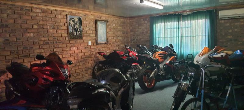 3 Bedroom Property for Sale in Haakdoornboom Gauteng