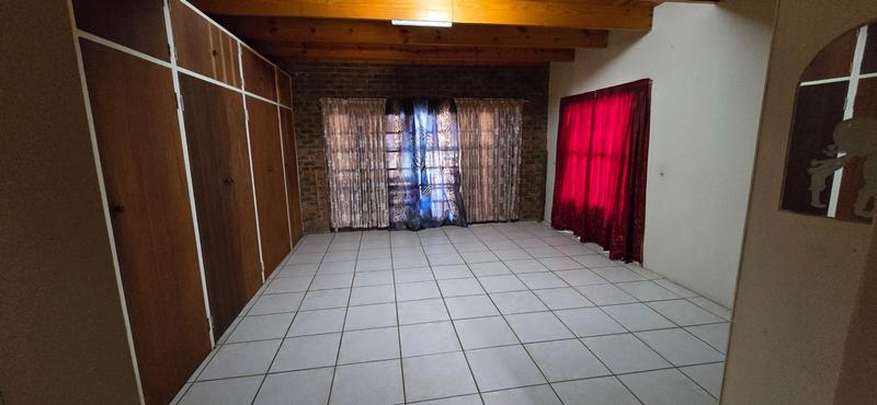 6 Bedroom Property for Sale in Bultfontein A H Gauteng
