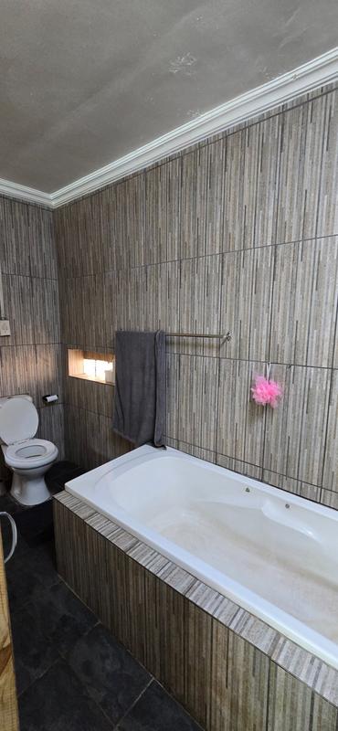 6 Bedroom Property for Sale in Bultfontein A H Gauteng