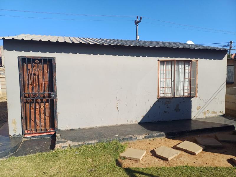 2 Bedroom Property for Sale in Etwatwa Gauteng