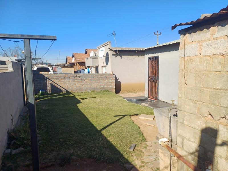 2 Bedroom Property for Sale in Etwatwa Gauteng