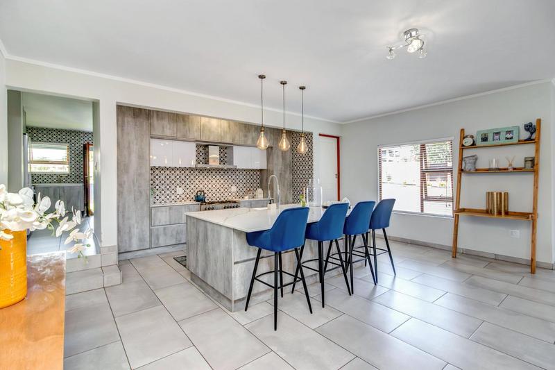 To Let 6 Bedroom Property for Rent in Chartwell Gauteng