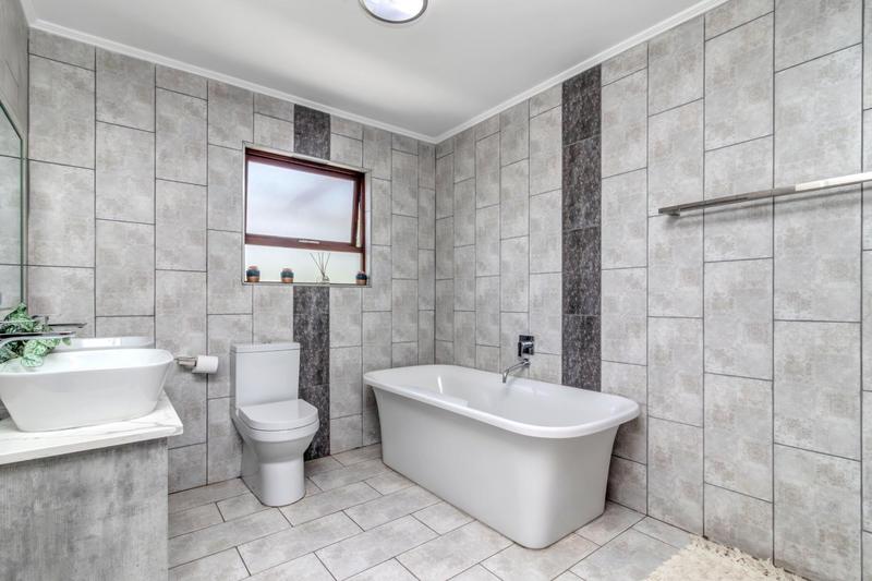 To Let 6 Bedroom Property for Rent in Chartwell Gauteng