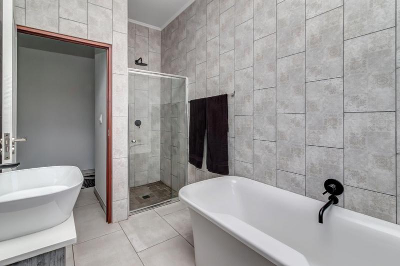 To Let 6 Bedroom Property for Rent in Chartwell Gauteng