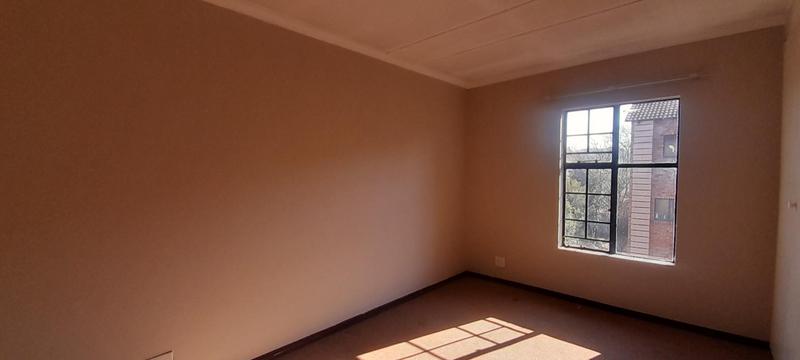 To Let 2 Bedroom Property for Rent in Die Hoewes Gauteng