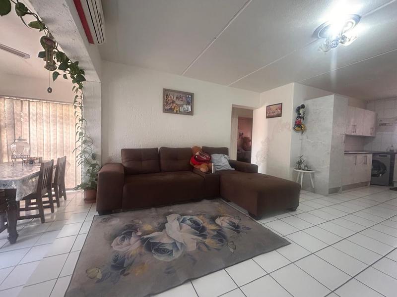 To Let 2 Bedroom Property for Rent in Vorna Valley Gauteng