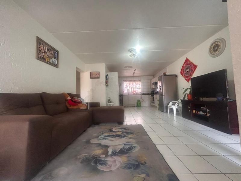 To Let 2 Bedroom Property for Rent in Vorna Valley Gauteng