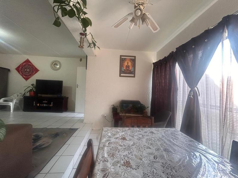 To Let 2 Bedroom Property for Rent in Vorna Valley Gauteng