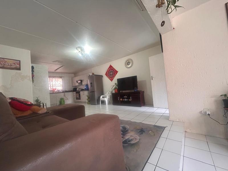 To Let 2 Bedroom Property for Rent in Vorna Valley Gauteng