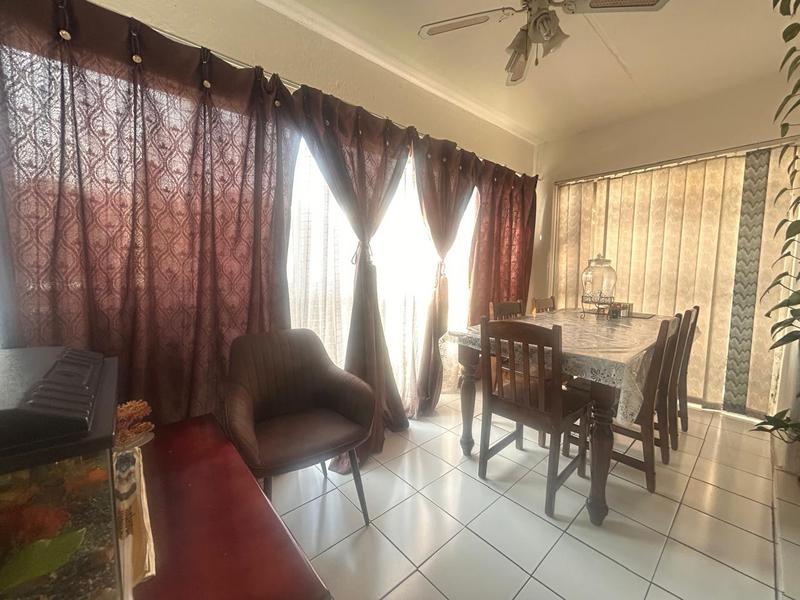 To Let 2 Bedroom Property for Rent in Vorna Valley Gauteng