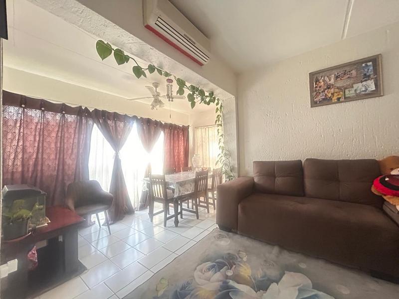 To Let 2 Bedroom Property for Rent in Vorna Valley Gauteng