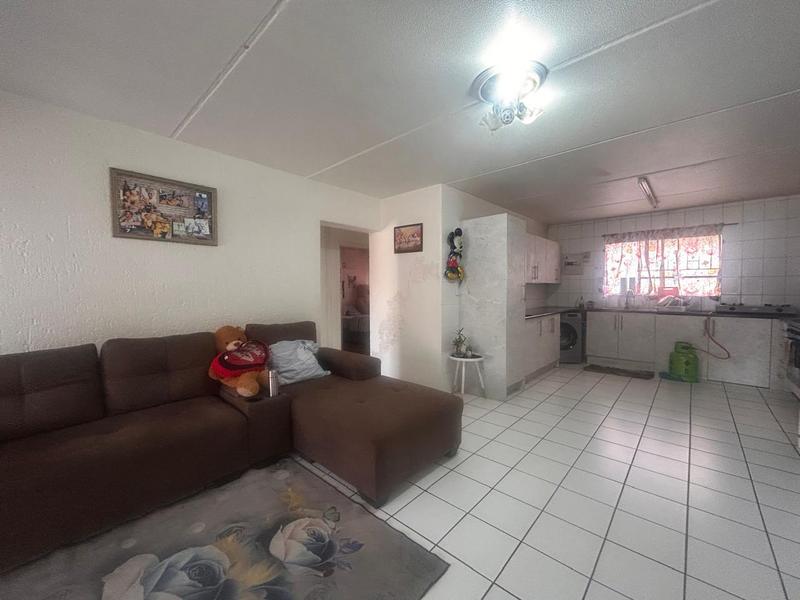 To Let 2 Bedroom Property for Rent in Vorna Valley Gauteng