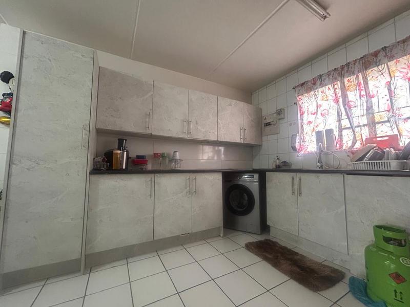 To Let 2 Bedroom Property for Rent in Vorna Valley Gauteng