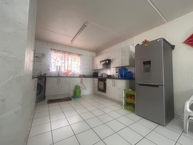 To Let 2 Bedroom Property for Rent in Vorna Valley Gauteng