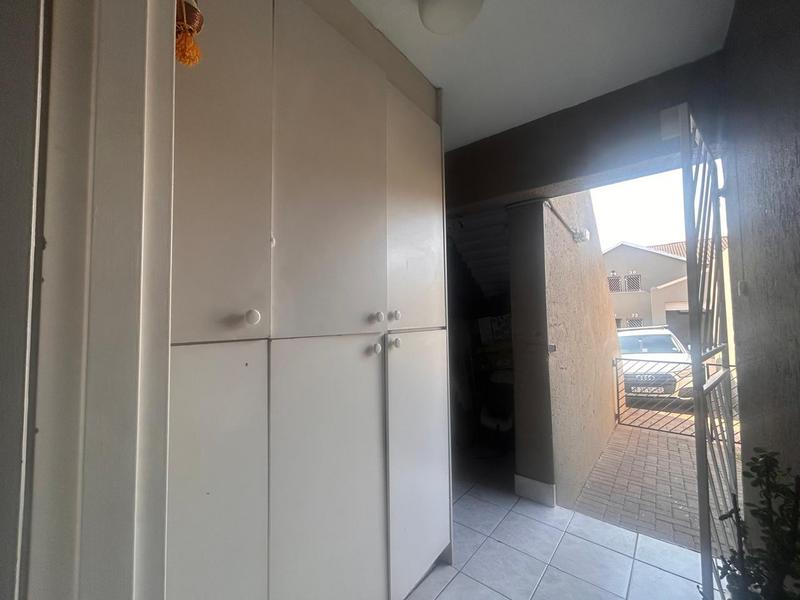 To Let 2 Bedroom Property for Rent in Vorna Valley Gauteng